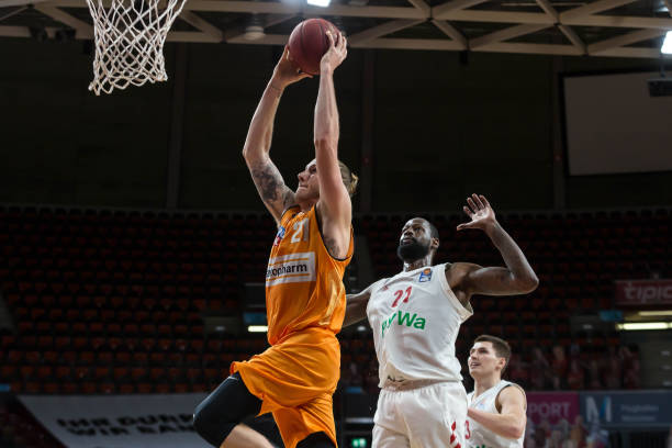 向以其强大 向以其强大