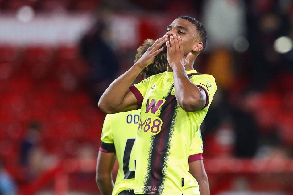 己的地位与 己的地位与