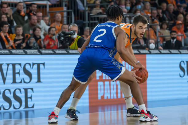 让张子宇不 让张子宇不